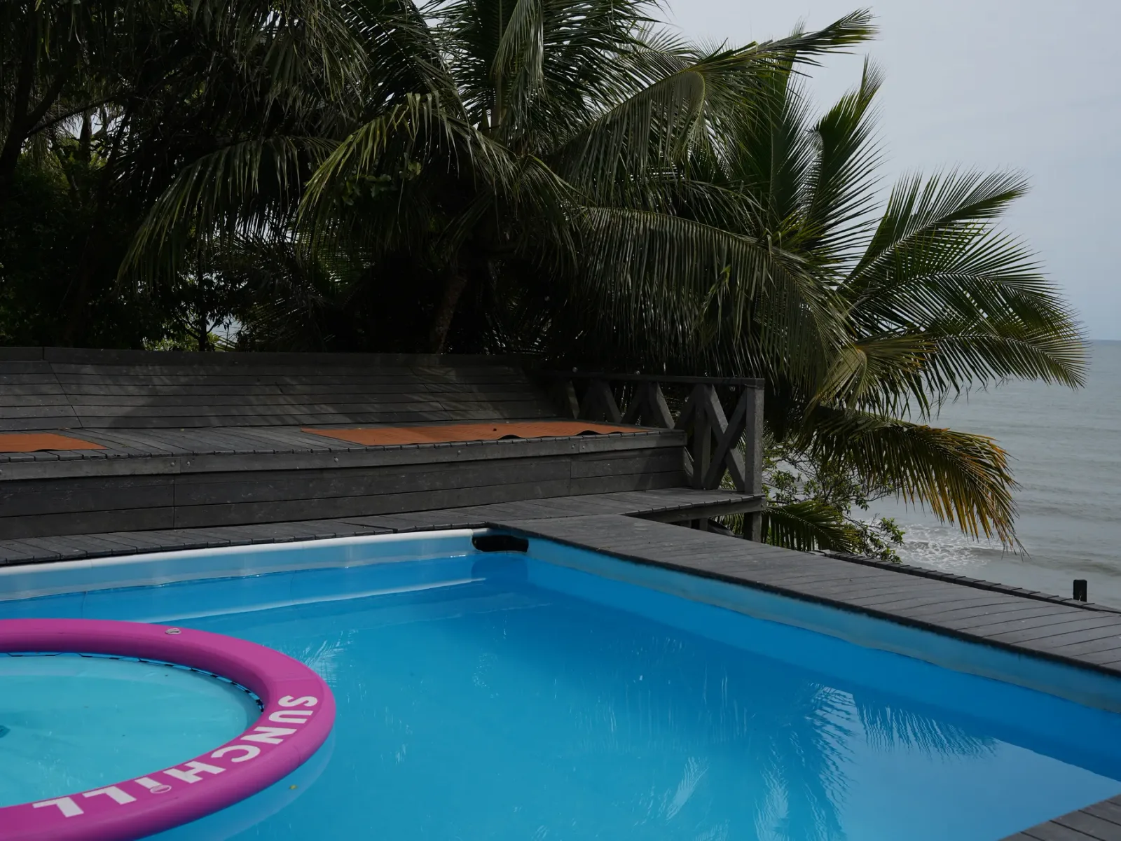 Melo La Barra facilities by the sea