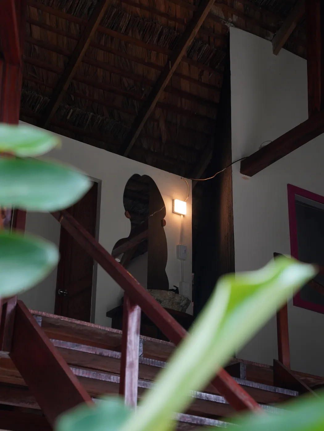 entrada bungalow escaleras melo hostel