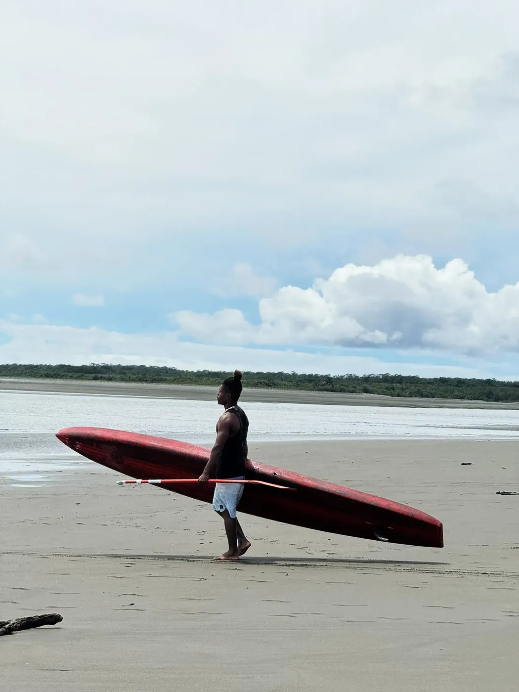 surf en la playa de melo hostel colombia 2 res