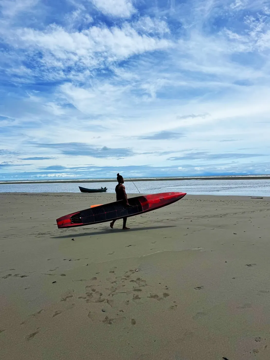 surf en la playa de melo hostel colombia res